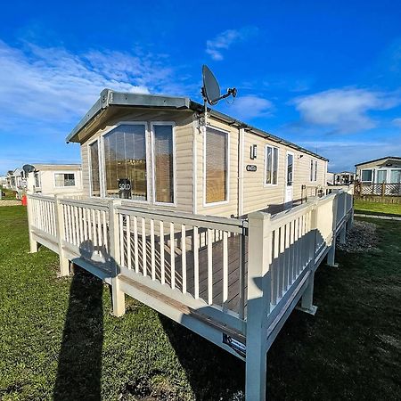 Lovely Caravan With Spacious Decking At North Denes In Suffolk, Ref 40134Nd Лоустофт Екстер'єр фото