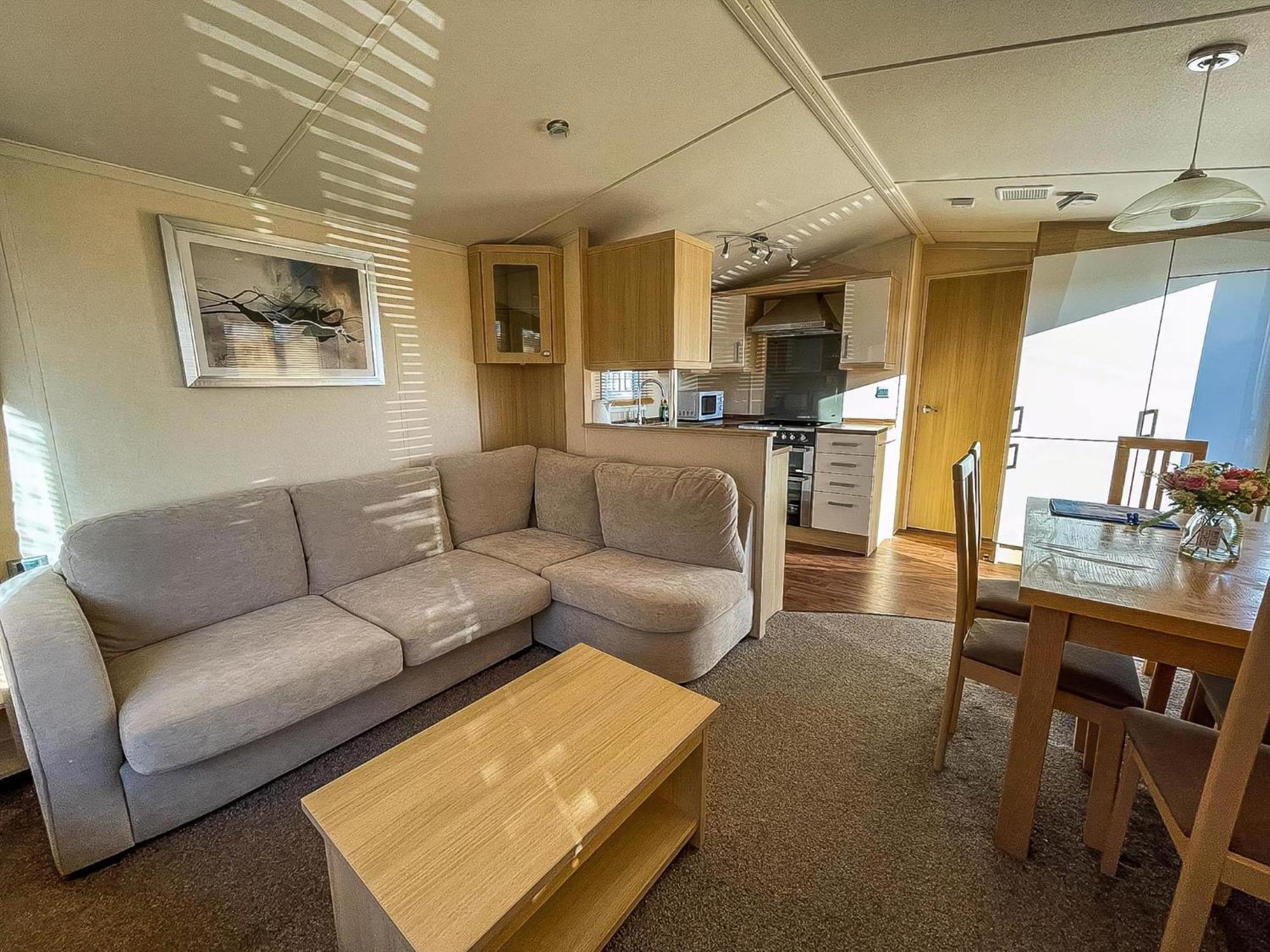 Lovely Caravan With Spacious Decking At North Denes In Suffolk, Ref 40134Nd Лоустофт Екстер'єр фото